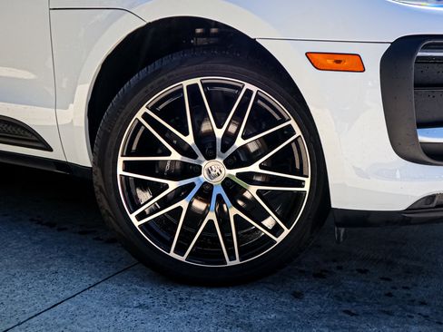 Used 2024 Porsche Macan image 13