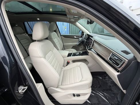 Used 2025 Volkswagen Atlas SEL AWD/4WD image 24