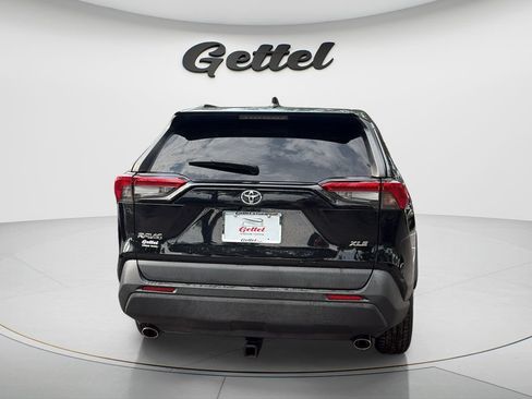 Used 2020 Toyota RAV4 XLE FWD image 6