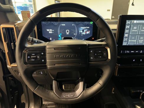Used 2025 GMC Hummer EV 2X w/ LPO, Roof Cross Rail Package AWD/4WD image 11