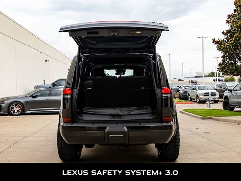 Used 2024 Lexus GX 550 w/ Accessory Package (31) AWD/4WD image 9