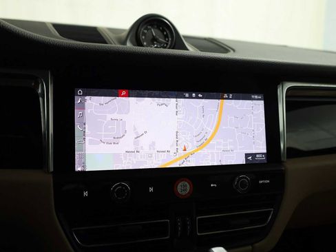 Certified 2026 Porsche Macan image 33