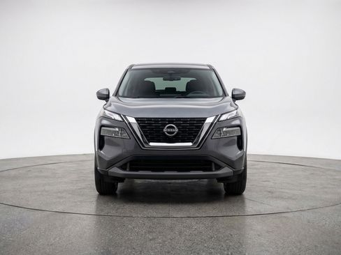 Used 2025 Nissan Rogue SV FWD image 2