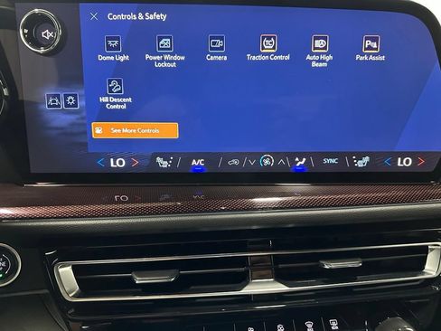 Used 2025 Chevrolet Traverse Z71 w/ Driver Confidence Package AWD/4WD image 30