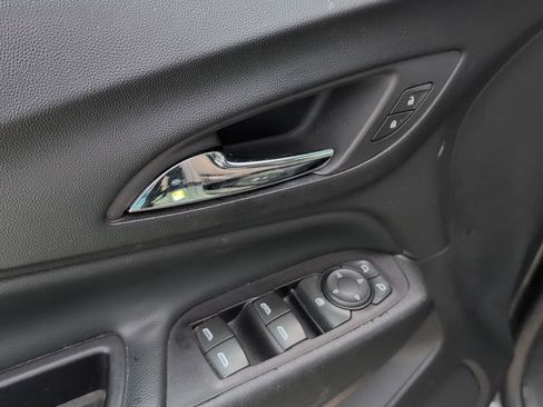 Used 2018 Chevrolet Equinox LT FWD image 19
