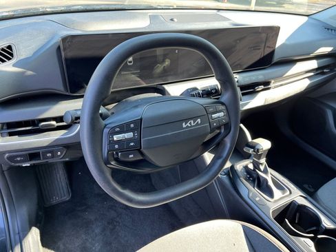 Used 2025 Kia K4 LXS image 27