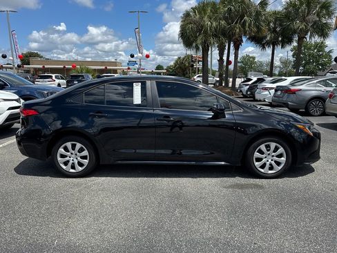Used 2024 Toyota Corolla LE FWD image 2