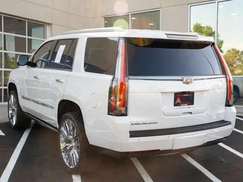 Used 2017 Cadillac Escalade Premium Luxury AWD/4WD image 16