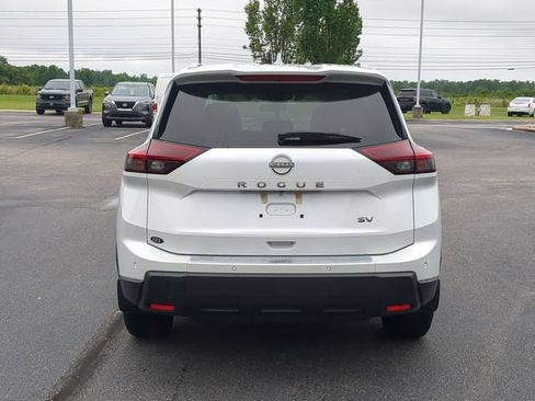 Certified 2024 Nissan Rogue SV w/ SV Premium Package FWD image 4