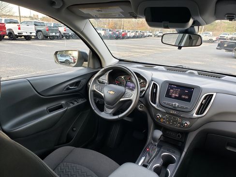 Used 2022 Chevrolet Equinox LT w/ Driver Convenience Package image 37