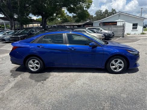Used 2021 Hyundai Elantra SE FWD image 4