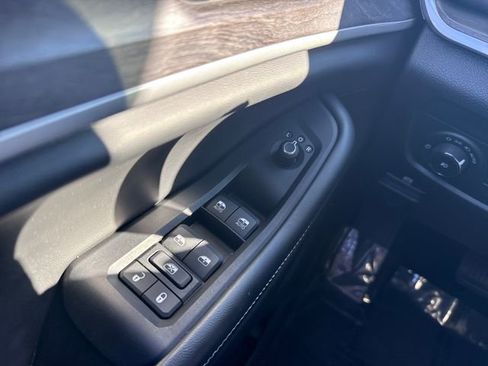 Used 2022 Jeep Grand Cherokee Limited image 9