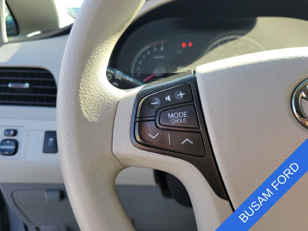 Used 2014 Toyota Sienna LE FWD image 21