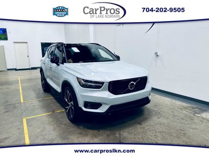Used 2022 Volvo XC40 T5 R-Design w/ Advanced Package