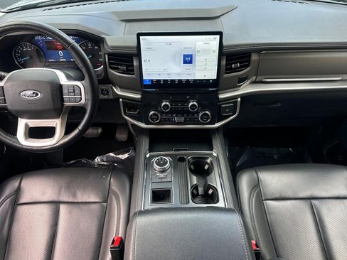Used 2022 Ford Expedition XLT image 15