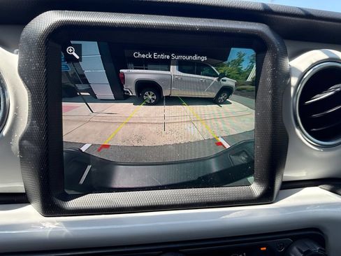 Used 2022 Jeep Gladiator Overland w/ Cold Weather Group AWD/4WD image 21