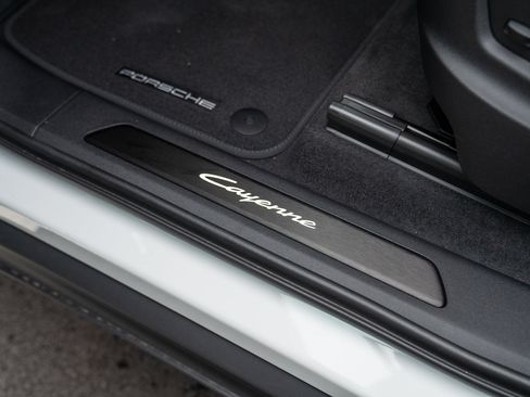Certified 2026 Porsche Cayenne AWD/4WD image 12