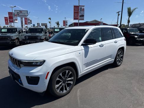 Used 2023 Jeep Grand Cherokee Overland w/ Advanced Protech Group III AWD/4WD image 28