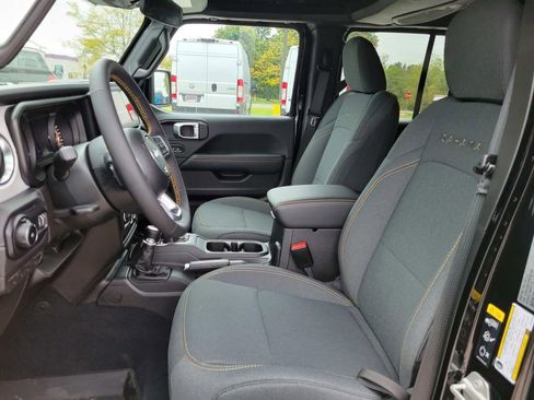 Used 2024 Jeep Wrangler Unlimited Sahara AWD/4WD image 7