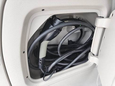 Used 2022 Chrysler Pacifica Touring-L w/ Uconnect Theater Family Group FWD image 47