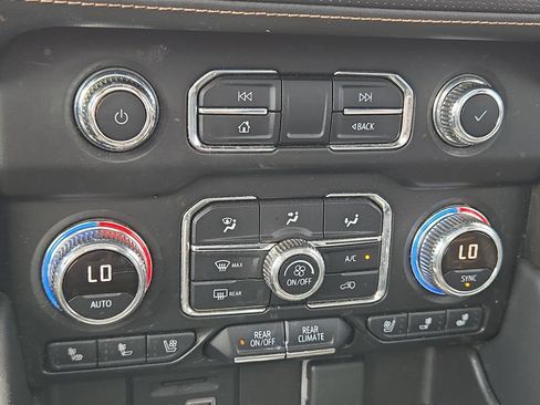 Used 2021 GMC Yukon AT4 w/ AT4 Premium Package AWD/4WD image 23