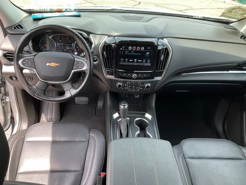 Used 2019 Chevrolet Traverse LT FWD image 2