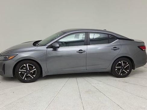Used 2024 Nissan Sentra SV image 2