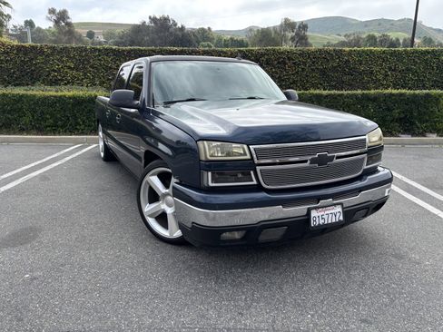Used 2007 Chevrolet Silverado 1500 LT w/ Onstar Plus Package image 3