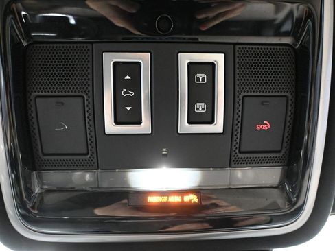 Used 2020 Land Rover Range Rover Velar R-Dynamic S image 37