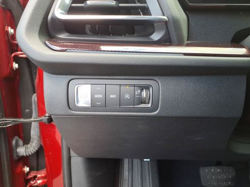 Used 2025 Chevrolet Traverse RS AWD/4WD image 15