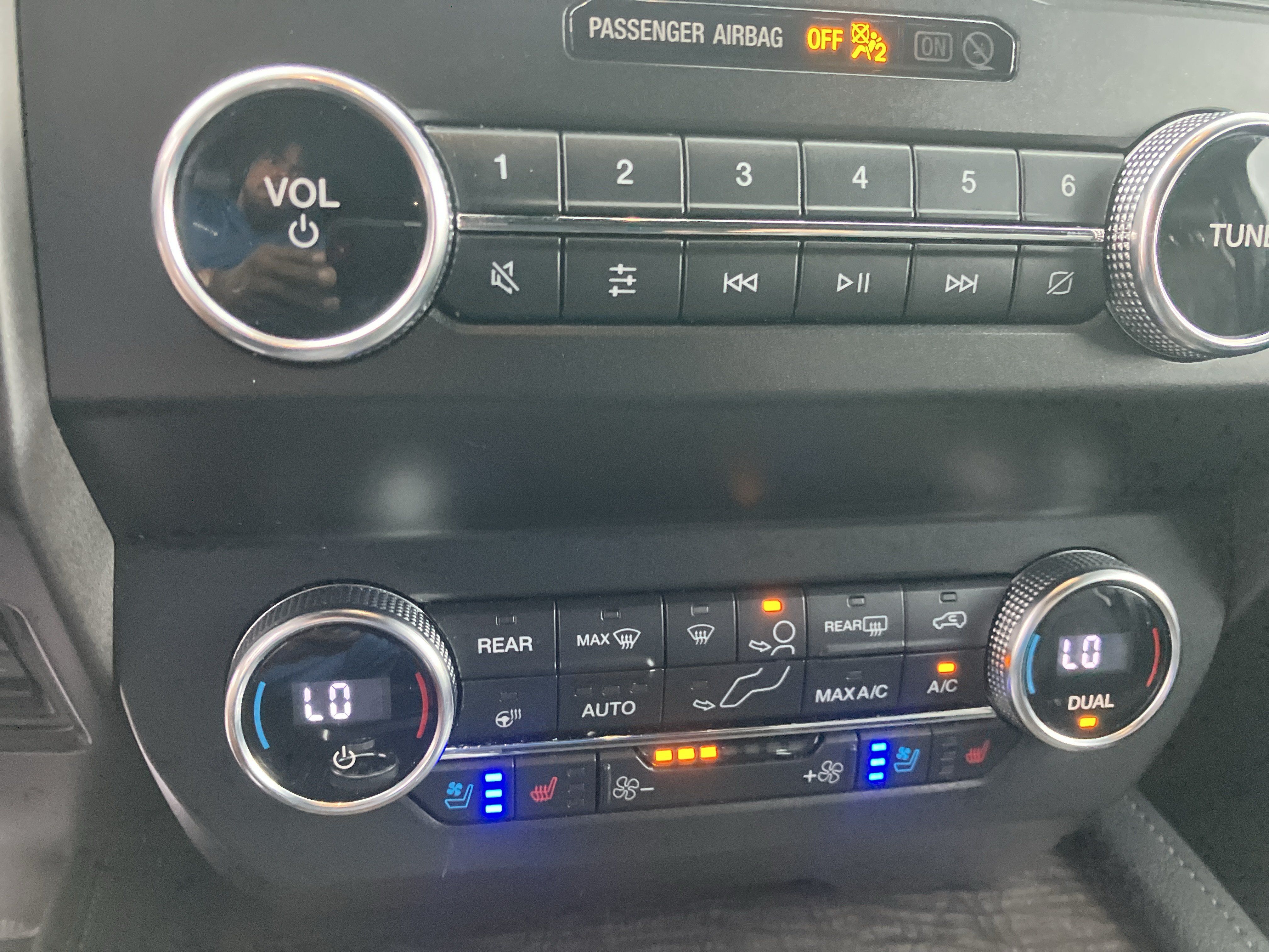 Used 2019 Ford Expedition Limited w/ Equipment Group 302A AWD/4WD image 29