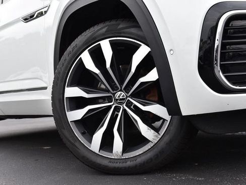 Certified 2022 Volkswagen Atlas SEL Premium AWD/4WD image 3