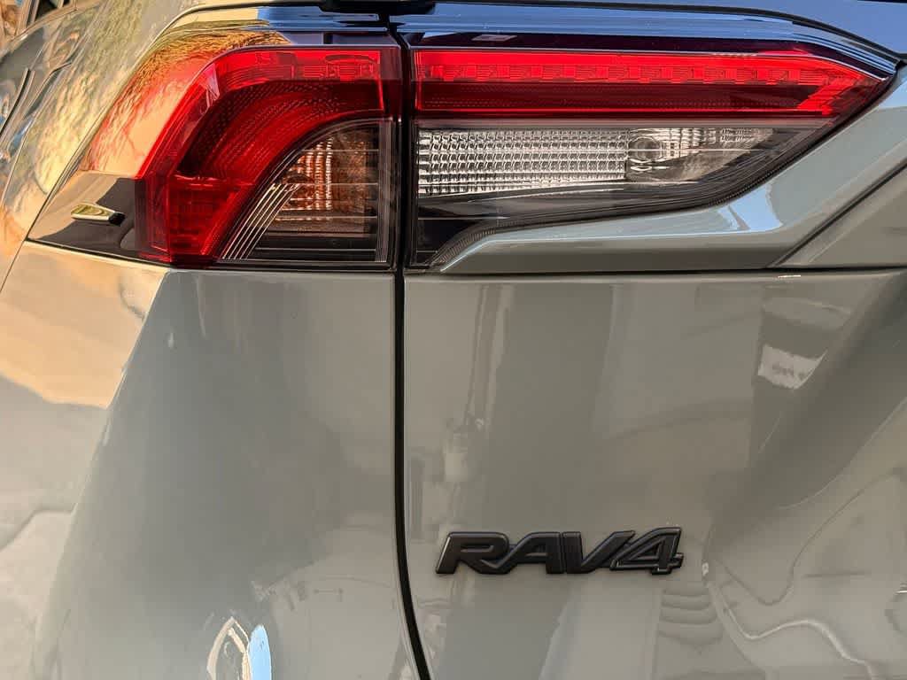 Used 2022 Toyota RAV4 XLE w/ Convenience Package FWD image 7