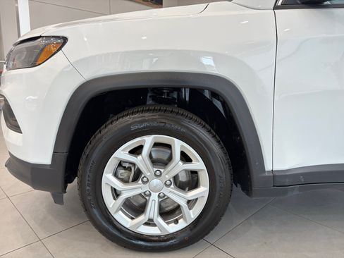Used 2024 Jeep Compass Latitude AWD/4WD image 10