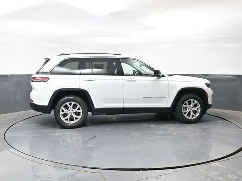 Used 2022 Jeep Grand Cherokee Limited AWD/4WD image 4