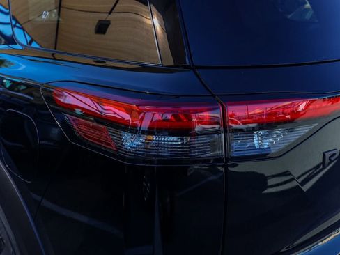 New 2025 Nissan Pathfinder SV image 7