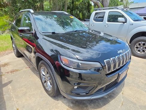 Used 2019 Jeep Cherokee Latitude Plus w/ Comfort/Convenience Group FWD image 8