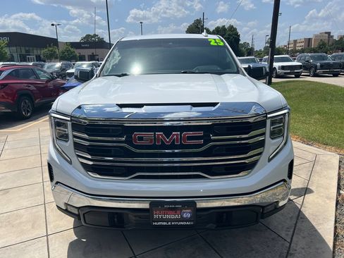 Used 2025 GMC Sierra 1500 SLT RWD image 2