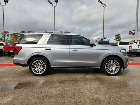 Certified 2022 Ford Expedition Limited image 4