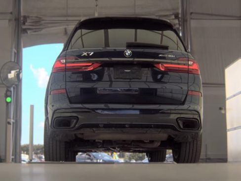 Used 2022 BMW X7 xDrive40i w/ M Sport Package AWD/4WD image 7