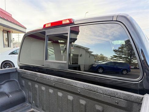 Used 2018 Nissan Frontier SV image 10