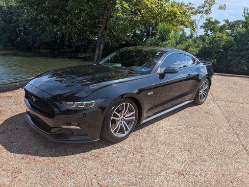 Used 2016 Ford Mustang GT RWD image 8