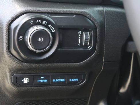 Used 2023 Jeep Wrangler Unlimited Sahara AWD/4WD image 13