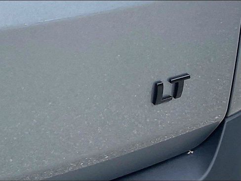 Used 2023 Chevrolet Traverse LT FWD image 8