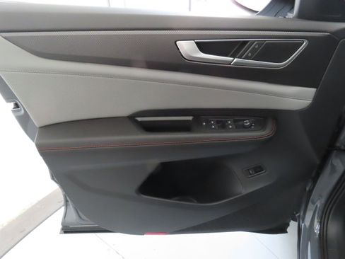 New 2025 Volkswagen Atlas Peak Edition SE image 11