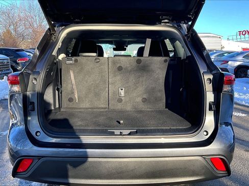Certified 2021 Toyota Highlander XLE image 31