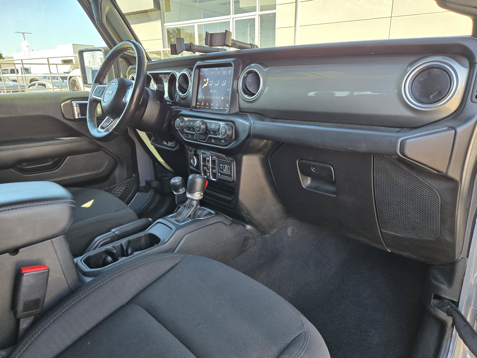 Used 2022 Jeep Gladiator Overland w/ Cold Weather Group AWD/4WD image 33