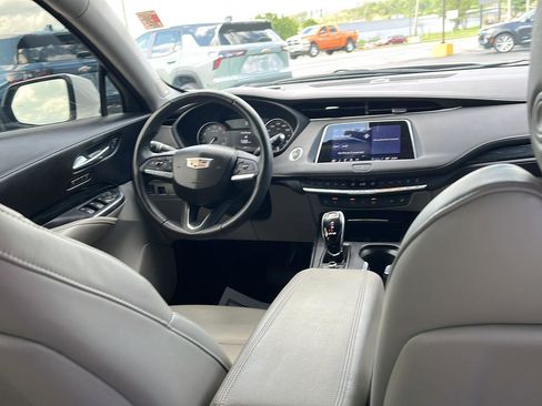 Used 2022 Cadillac XT4 Premium Luxury FWD image 27