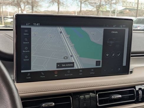 Used 2022 Lincoln Nautilus FWD w/ Premium Package image 17