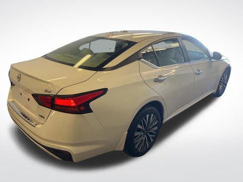 Used 2023 Nissan Altima 2.5 SV AWD/4WD image 6